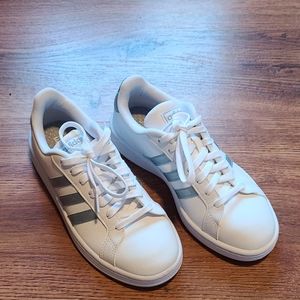 Adidas women's Grand Court tennis shoe